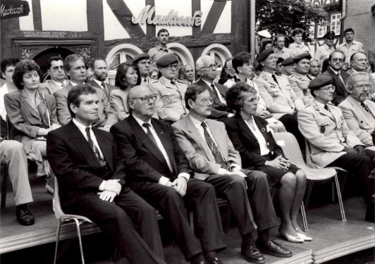 18.06.1993: Ehrengäste beim Auflösungsappell